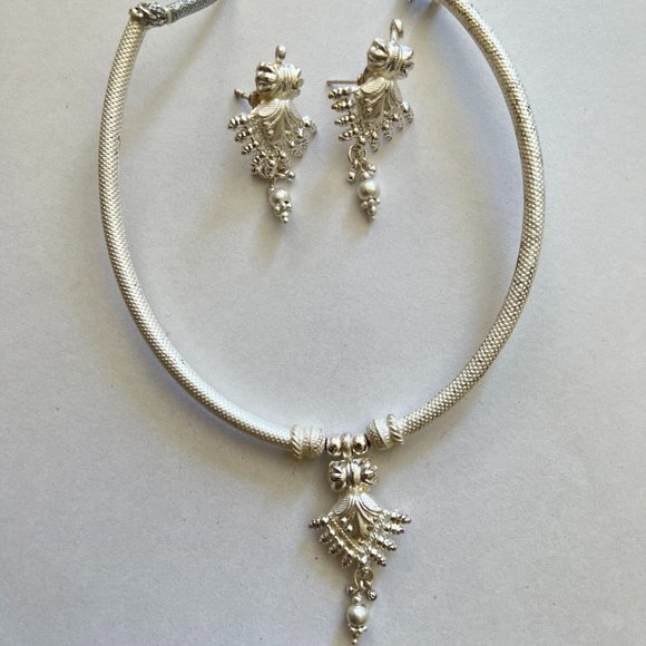 White Pendant Necklace & Earring Set - Picture 1 of 1